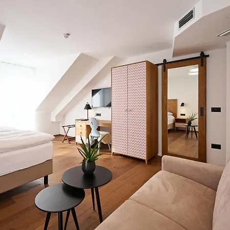 호텔 Hisa Ancka, Sencur - 3 Min To The Airport 3*