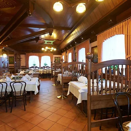 Hisa Ancka, - 3 Min To The Airport Hotel 3*