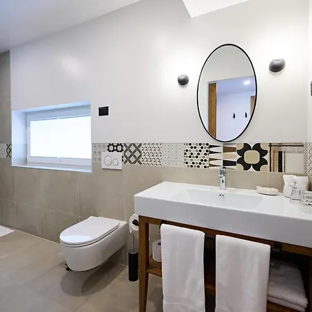 Hisa Ancka, - 3 Min To The Airport Hotel 3*