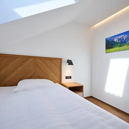 Hisa Ancka, - 3 Min To The Airport Hotel