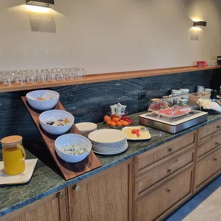 Hisa Ancka, Sencur - 3 Min To The Airport 호텔 크란