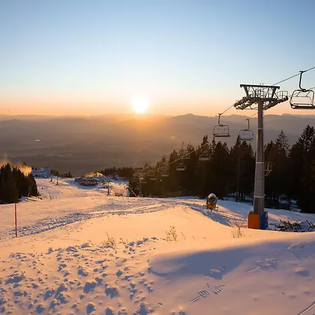 Hisa Ancka, - 3 Min To The Airport 3*